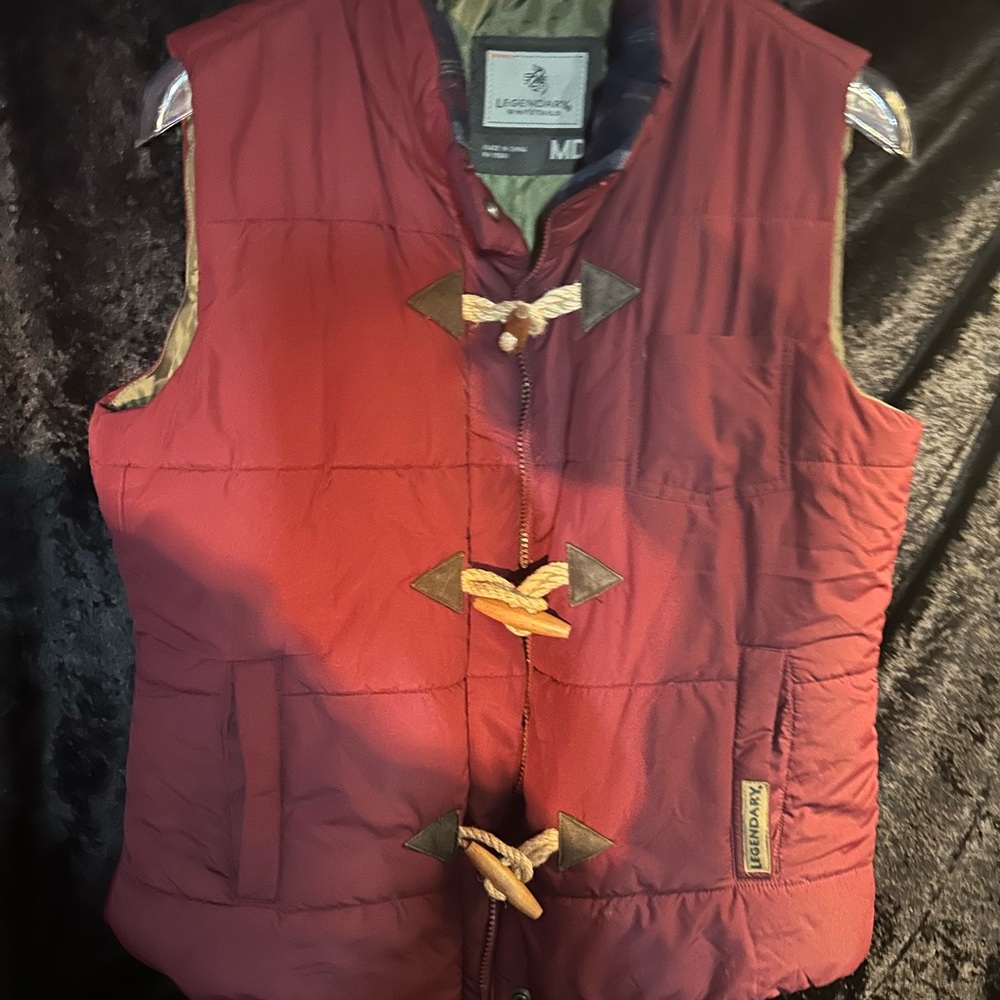 Women’s legendary, white tails, insulated vest, medium